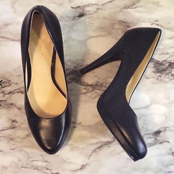 Nine West Rocha black leather almond toe slip on platform heels size 7.5 pumps - Picture 1 of 16